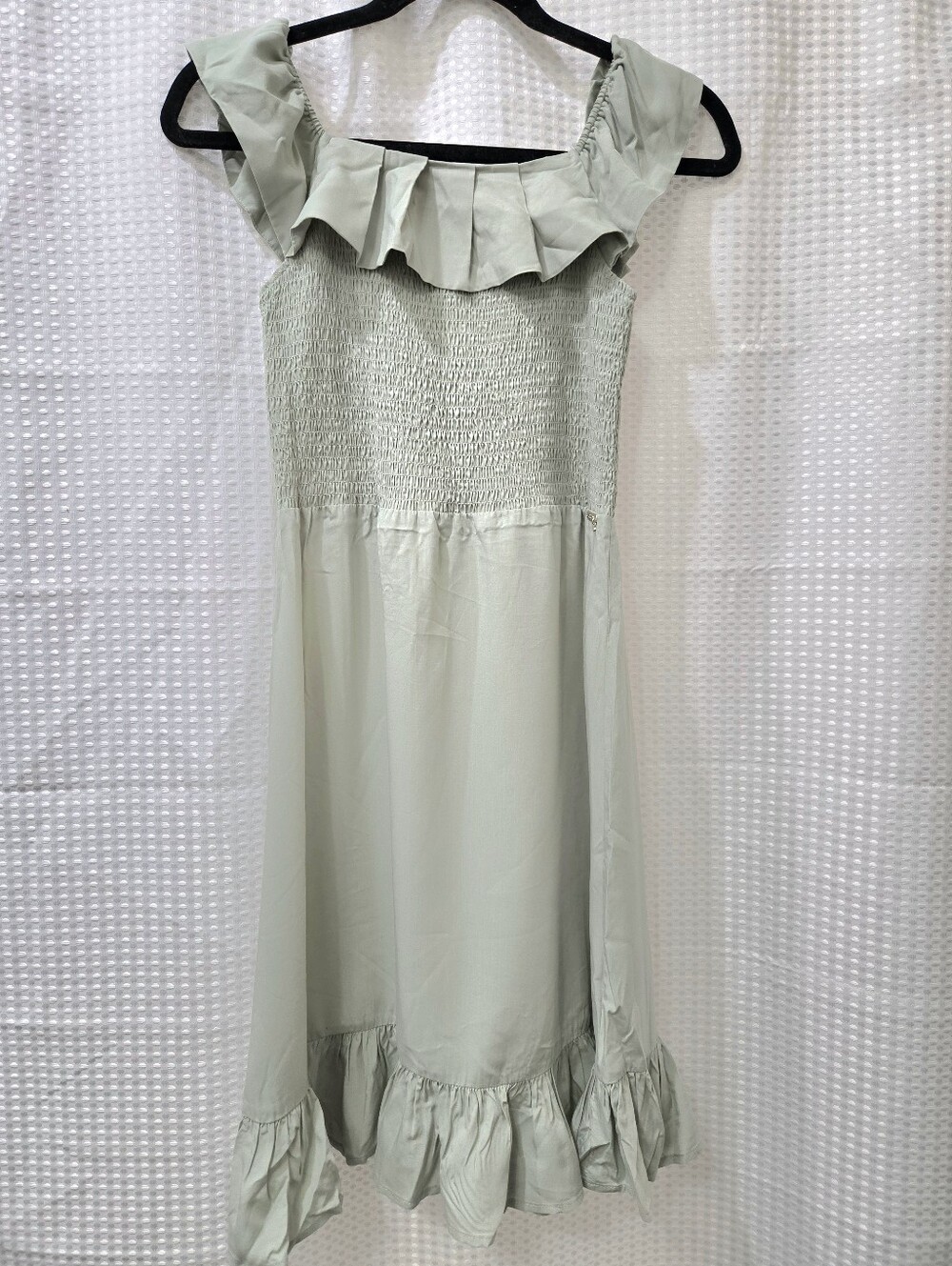 Guess Light Sage Green Smocked Ruffled Elastic-Waist Dress Girls Size 14